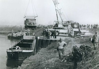 1975 - Propagační plavba s nákladními auty Tatra 1