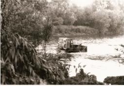 7.1978 - buldozér v řečišti Odry při úprvě dna